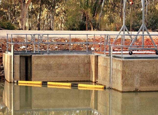 Debris boom (Little Mullaroo River, Victoria)
Photo by Tim Marsden