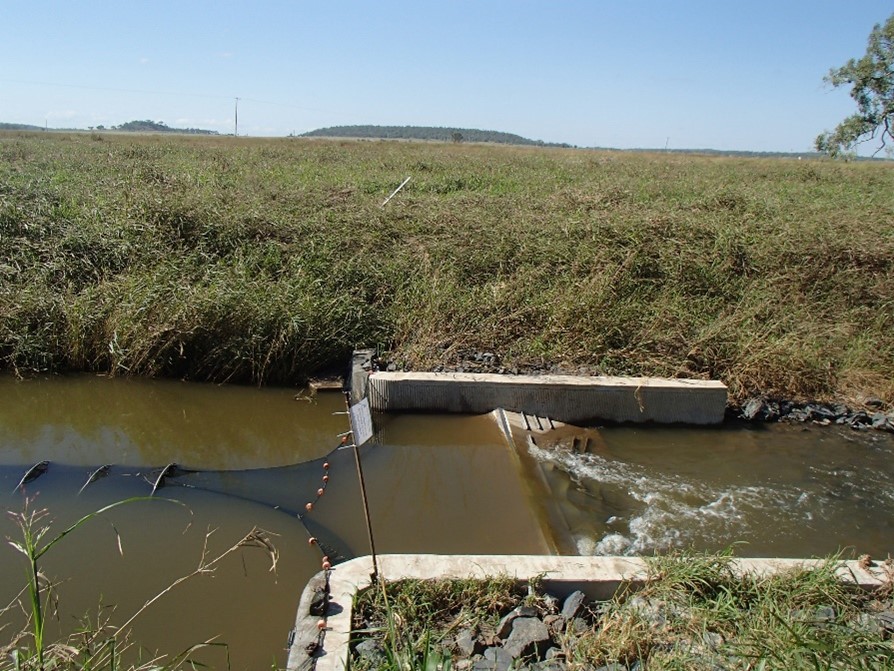 Dalmeny Gauging Station Weir, Oaky Creek, Queensland, Fyke nets set upstream to capture fish that are passing over the weir, also showing rock ramp and baffles to assist fish passage Photo by James Fawcett
